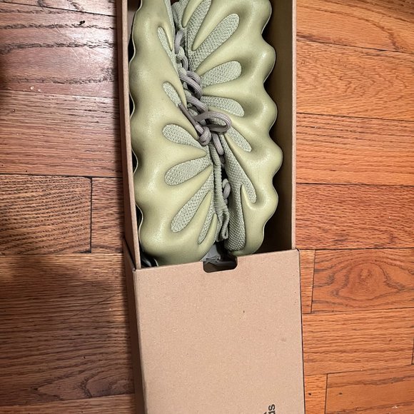 Yeezy Resin 450 size 7
